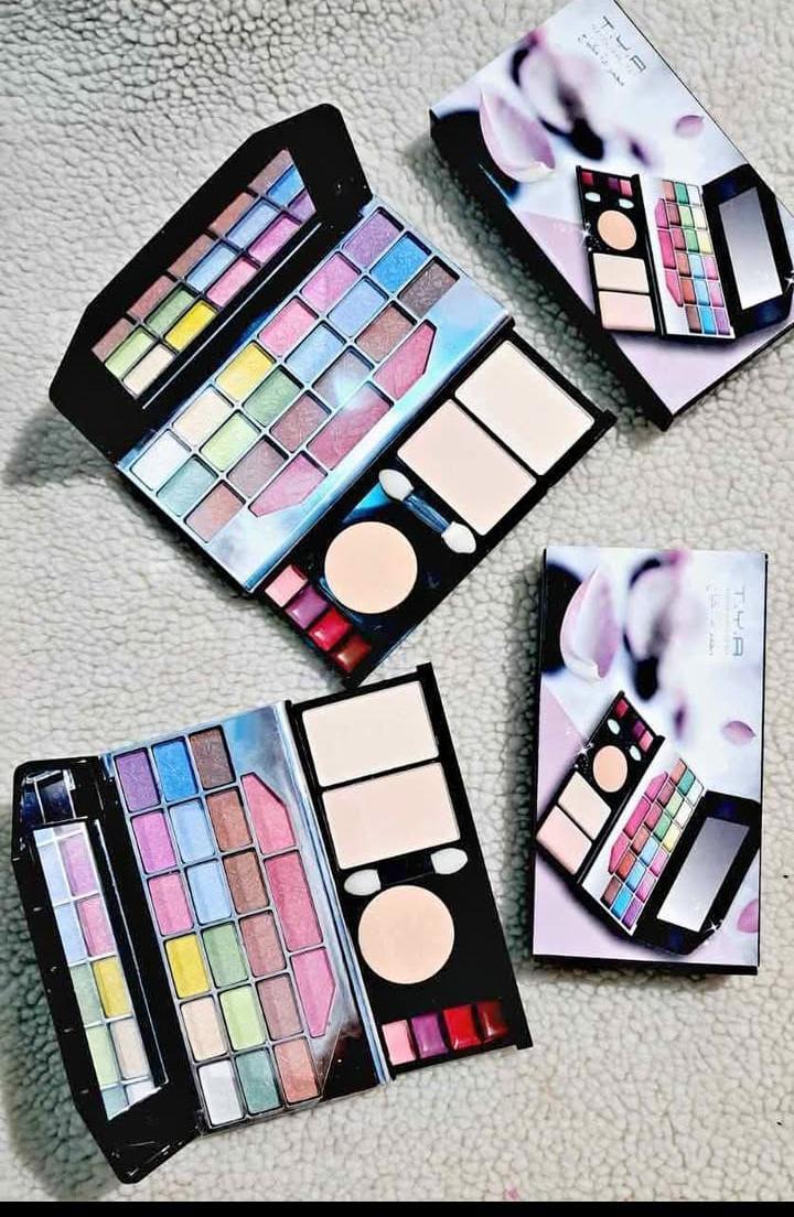 Makeup set ( Choice of puttalam)