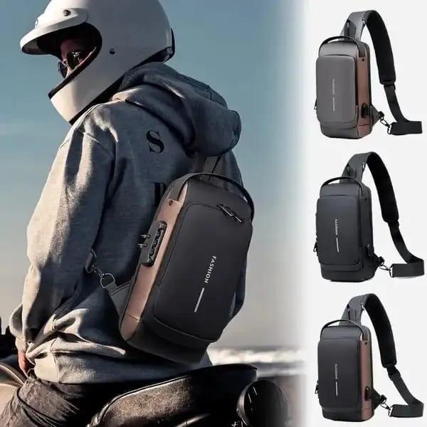   MAN TRAVELING CROSS BAG 
