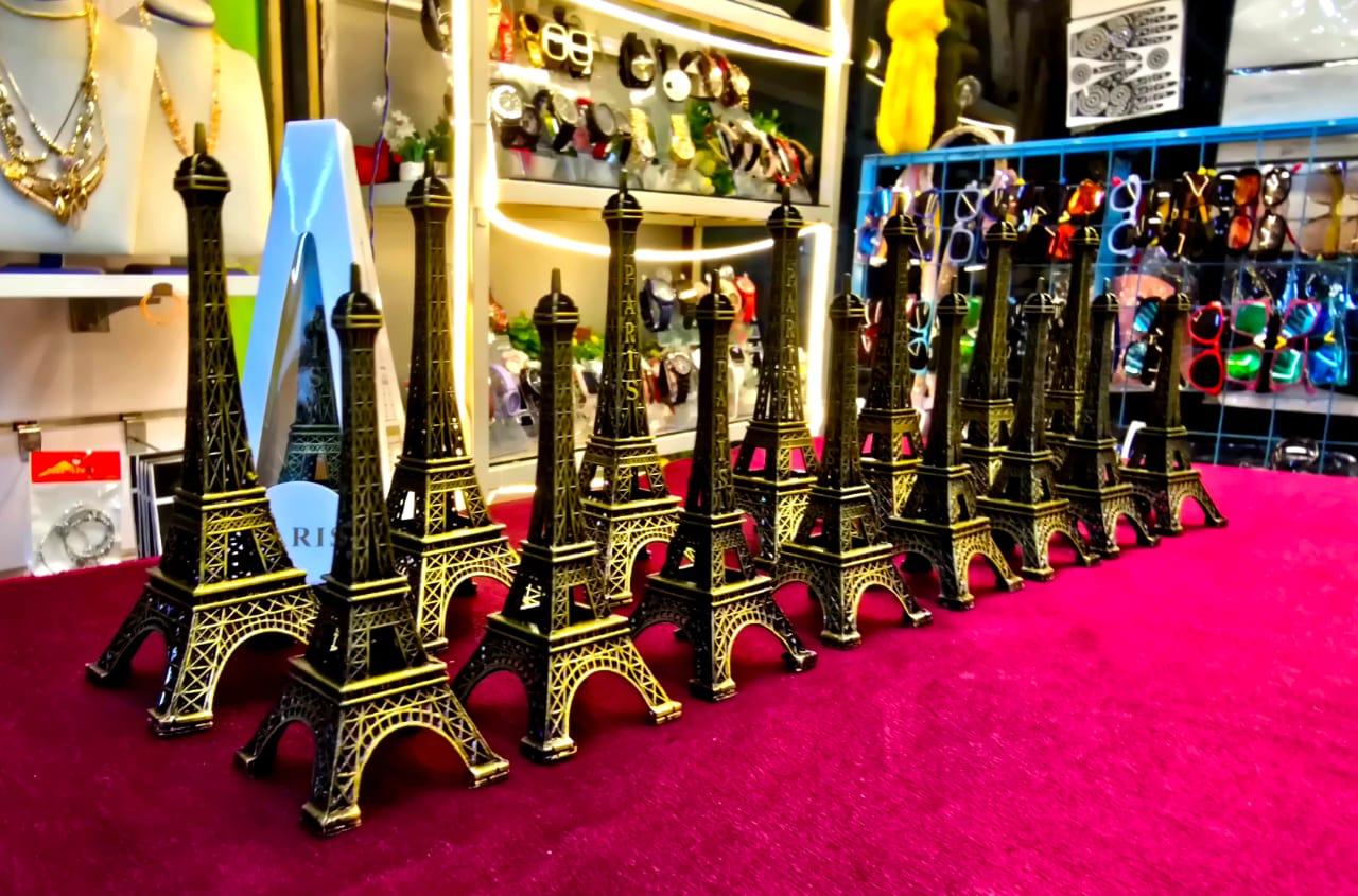 Eiffil tower with box