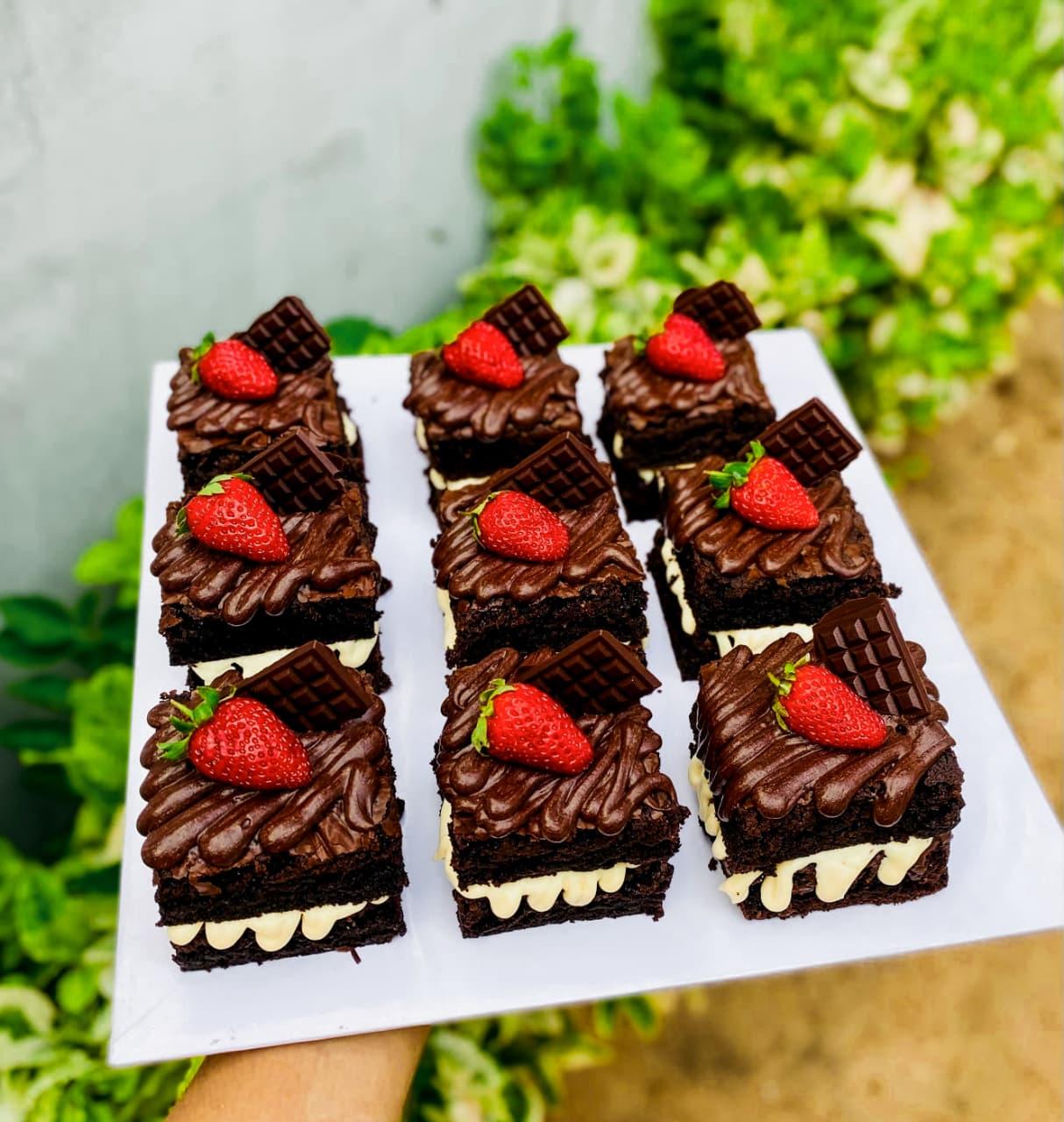 Browinie With Strawberry 